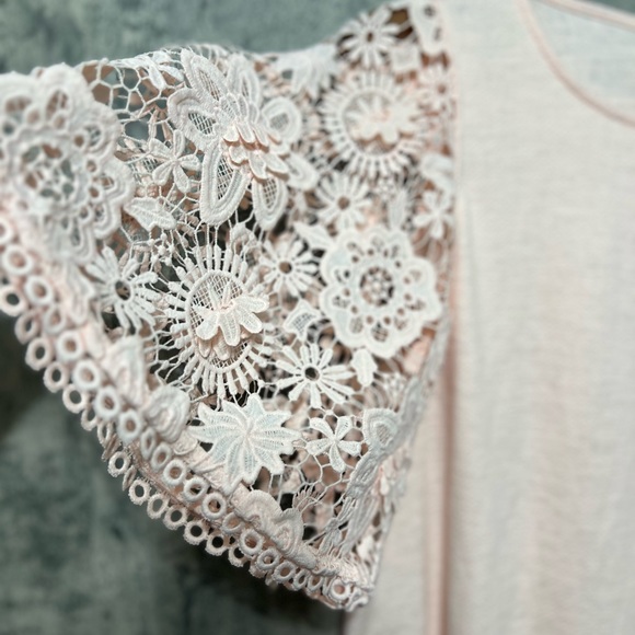 Nice top with lace detail sleeves - Picture 13 of 13